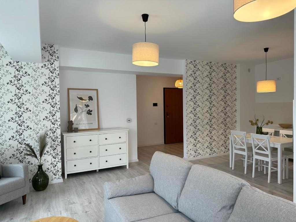 City Center Accommodation 111 レシツァ エクステリア 写真