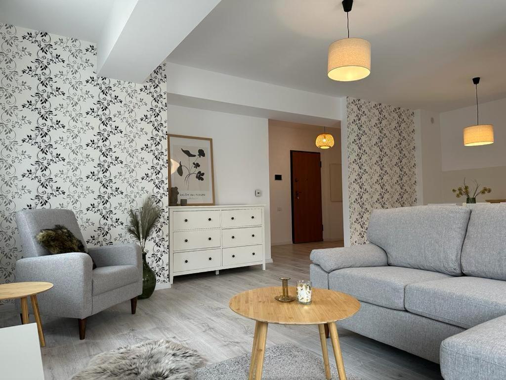 City Center Accommodation 111 レシツァ エクステリア 写真