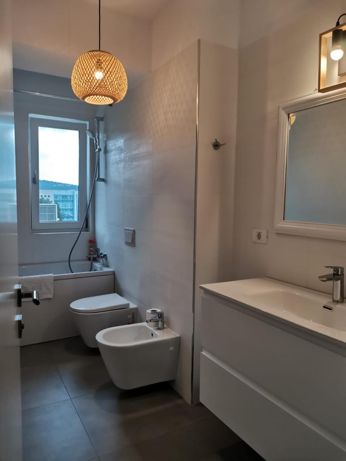 City Center Accommodation 111 レシツァ エクステリア 写真